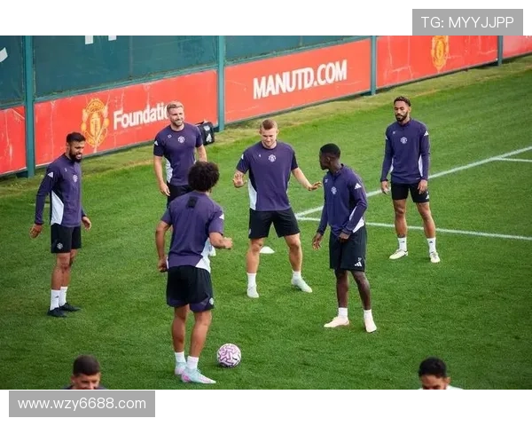 B费休息期间亲临训练基地现场观摩替补球员训练情况